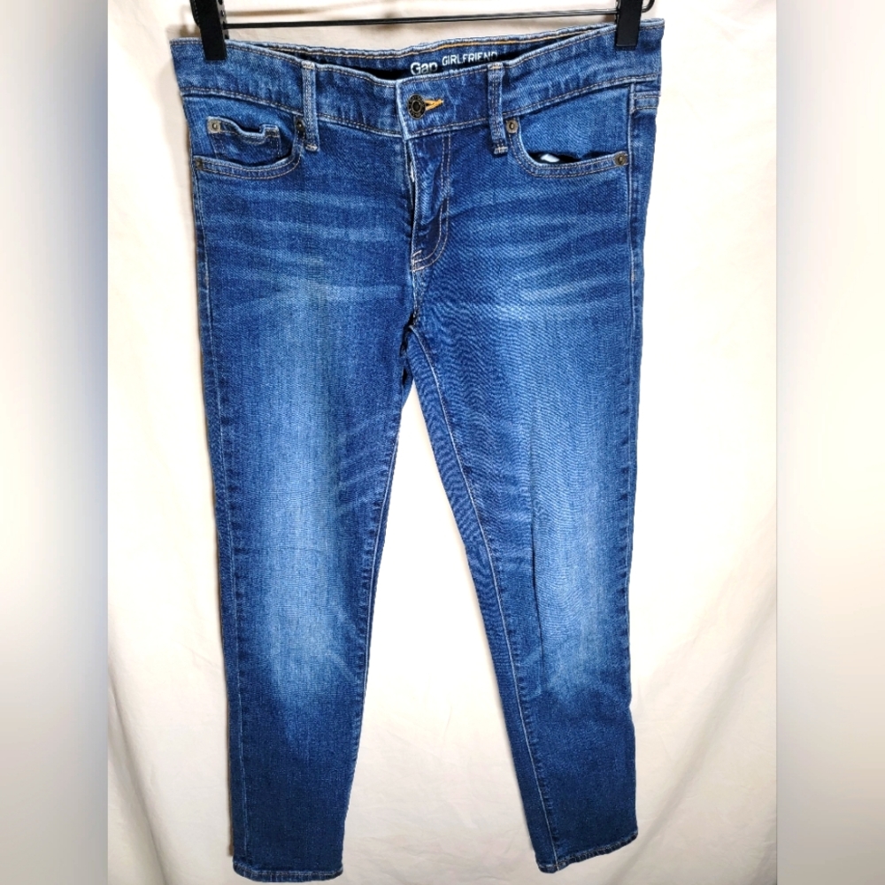 GAP girlfriend distressed jeans 0/25R equivalent XS per size chart great shape.